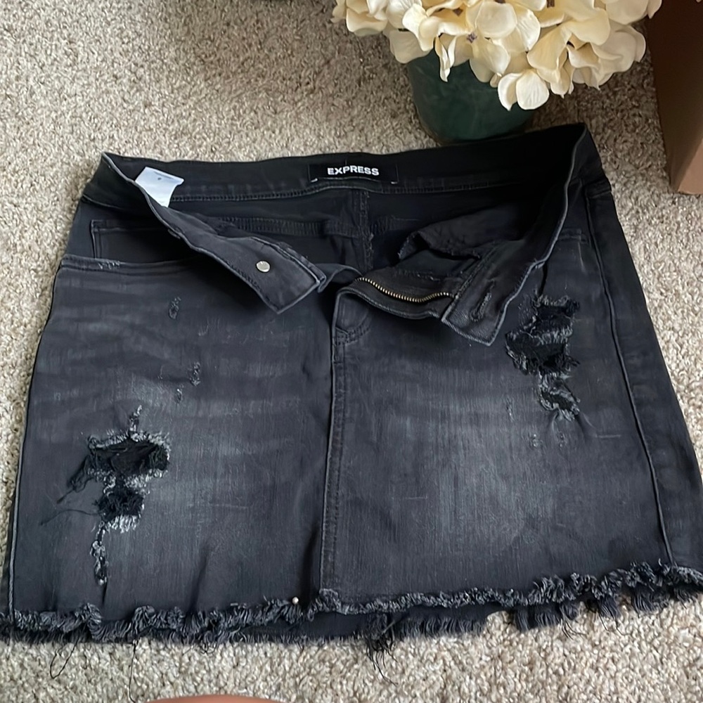 Super cute black express skirt